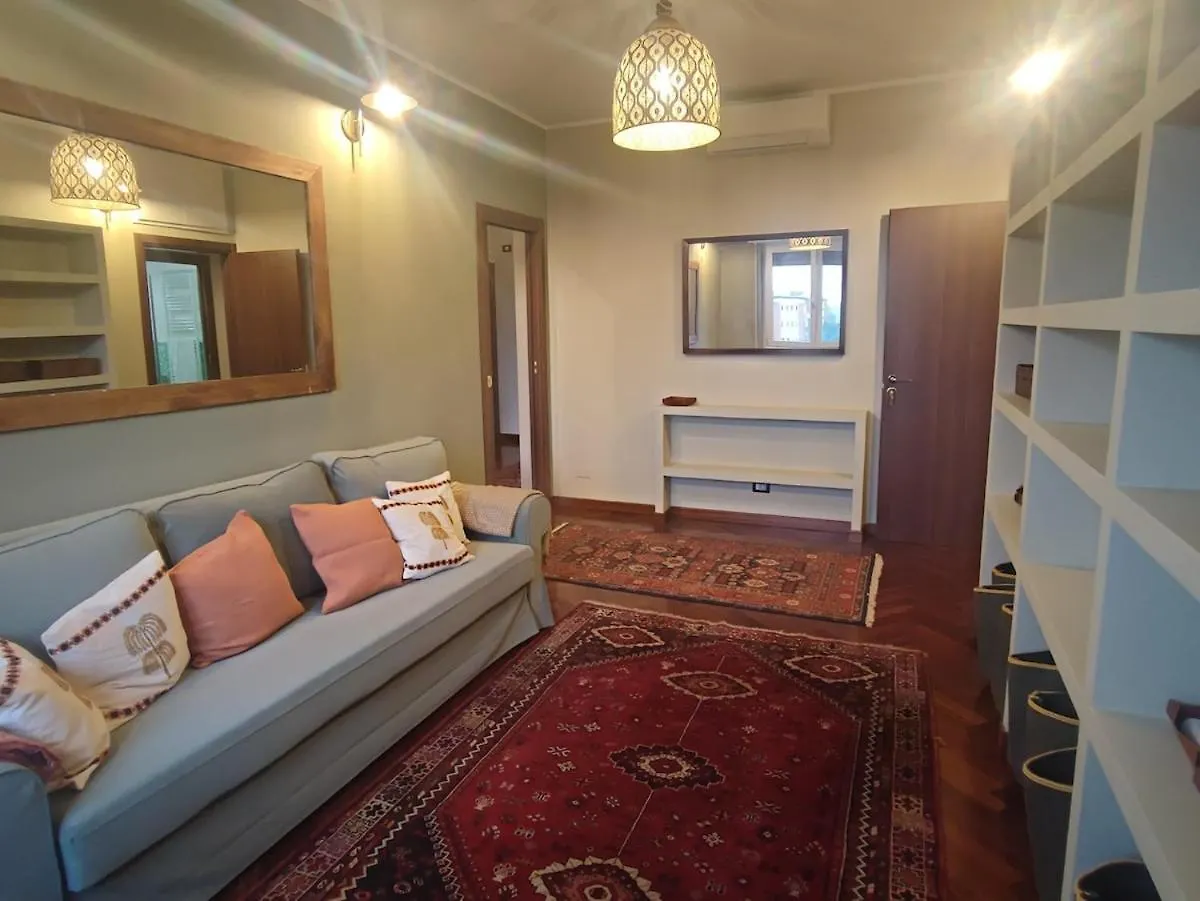 Periferia Chic Apartment Milan