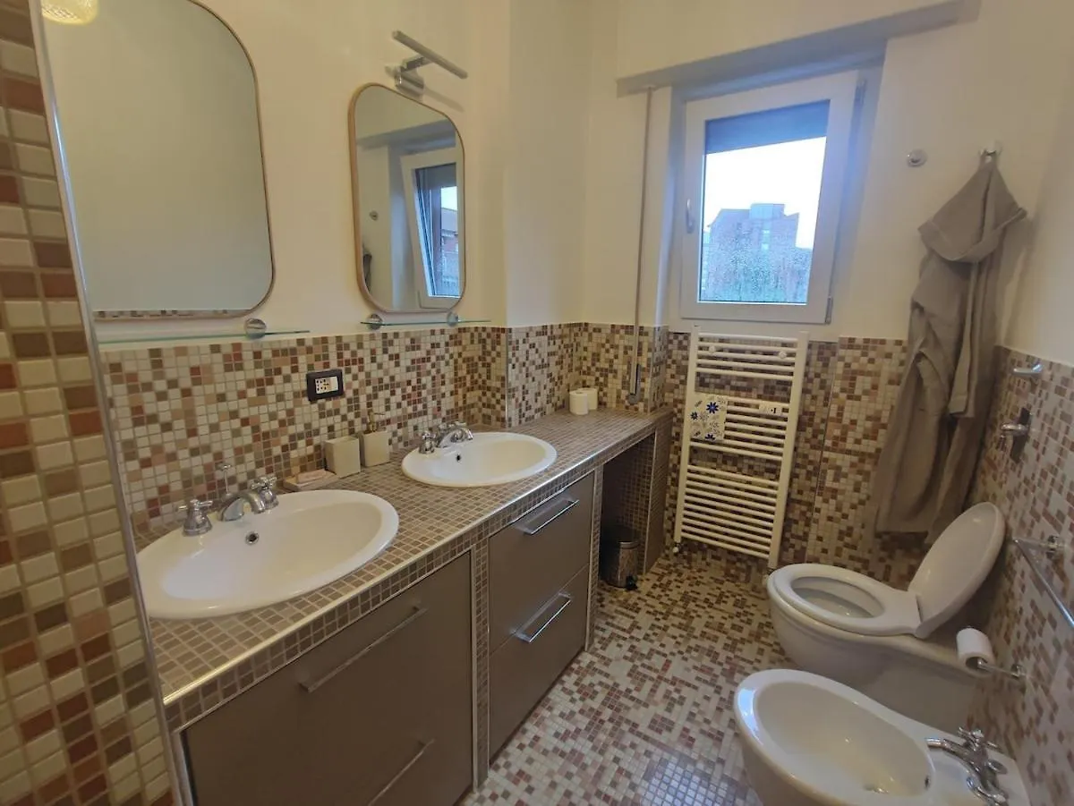 Periferia Chic Apartment Milan