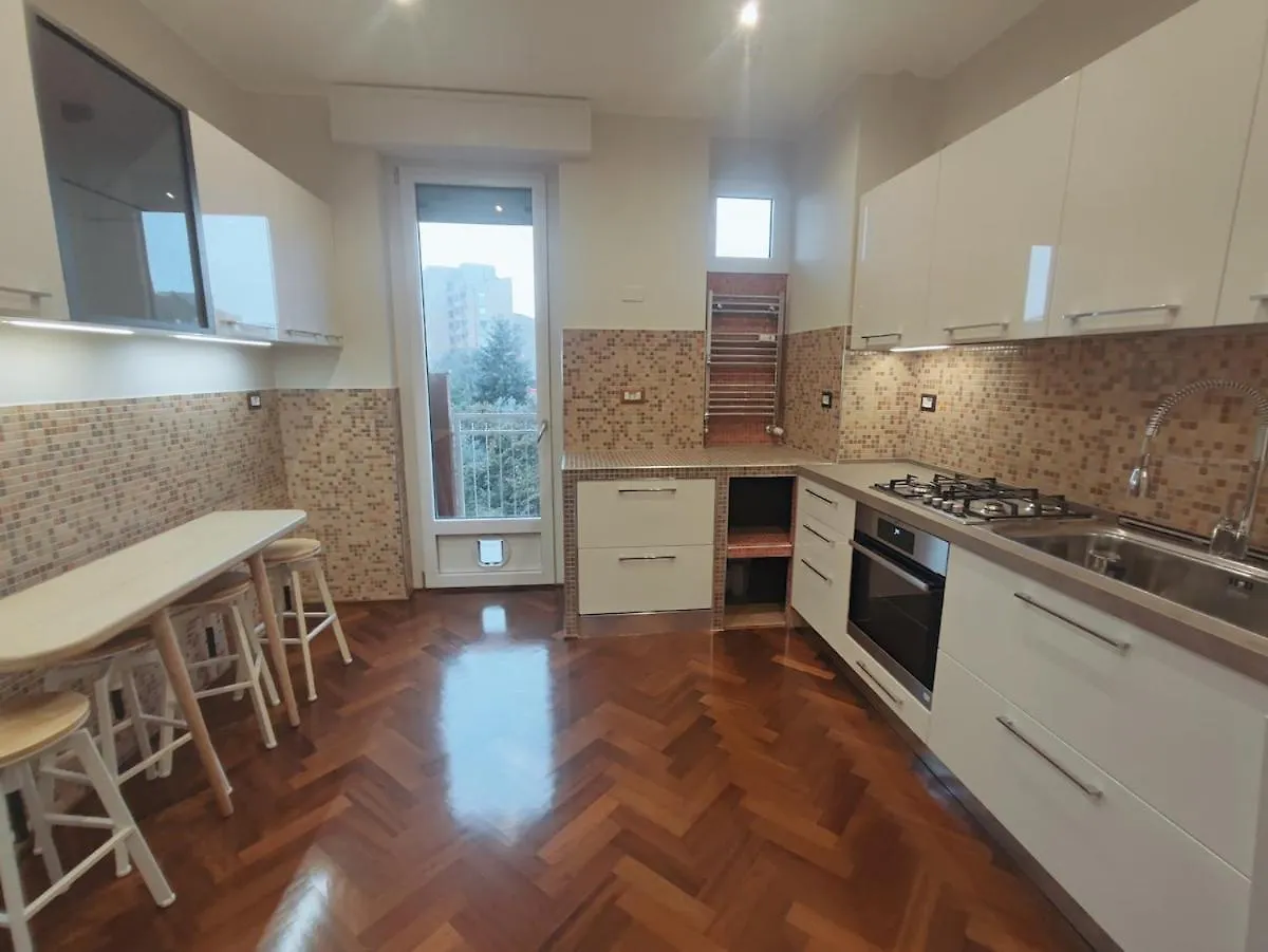 Periferia Chic Apartment Milan