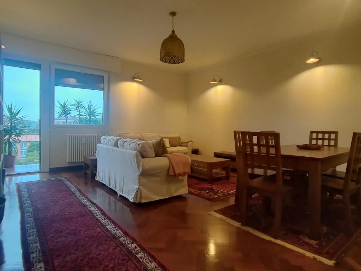 Periferia Chic Apartment Milan