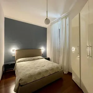 The Painting Apartment. A And Lovely In Milão