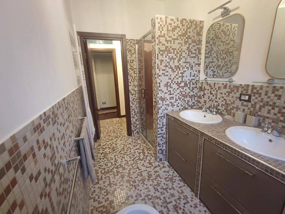 Periferia Chic Apartment Milan